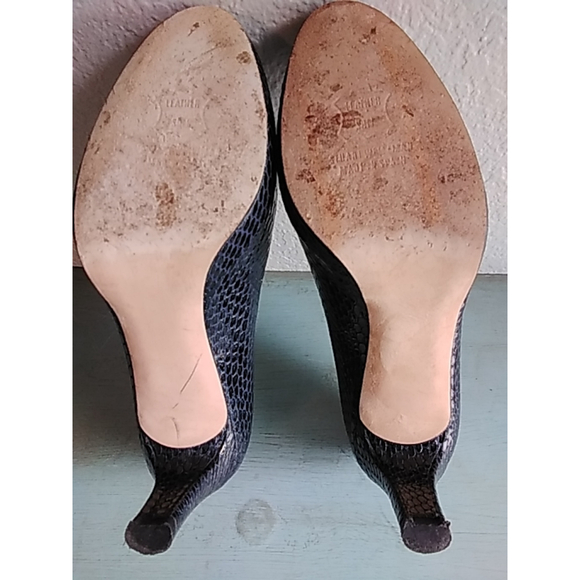 Women's Stuart Weitzman Black Leather Peep Toe Heels sz. 7 EUC - Picture 7 of 10